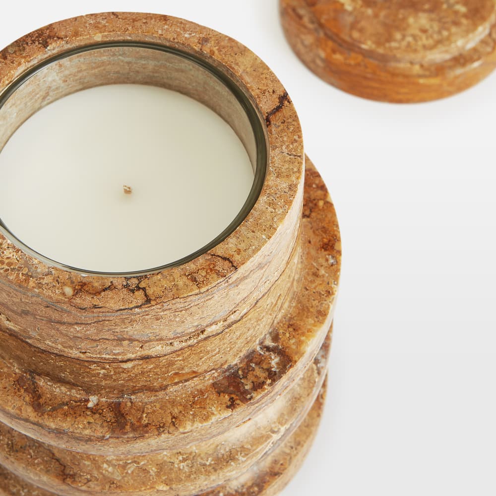 Trento Leather and Oud Candle French Gold Marble Candle - Large 350g - Images - Image 3