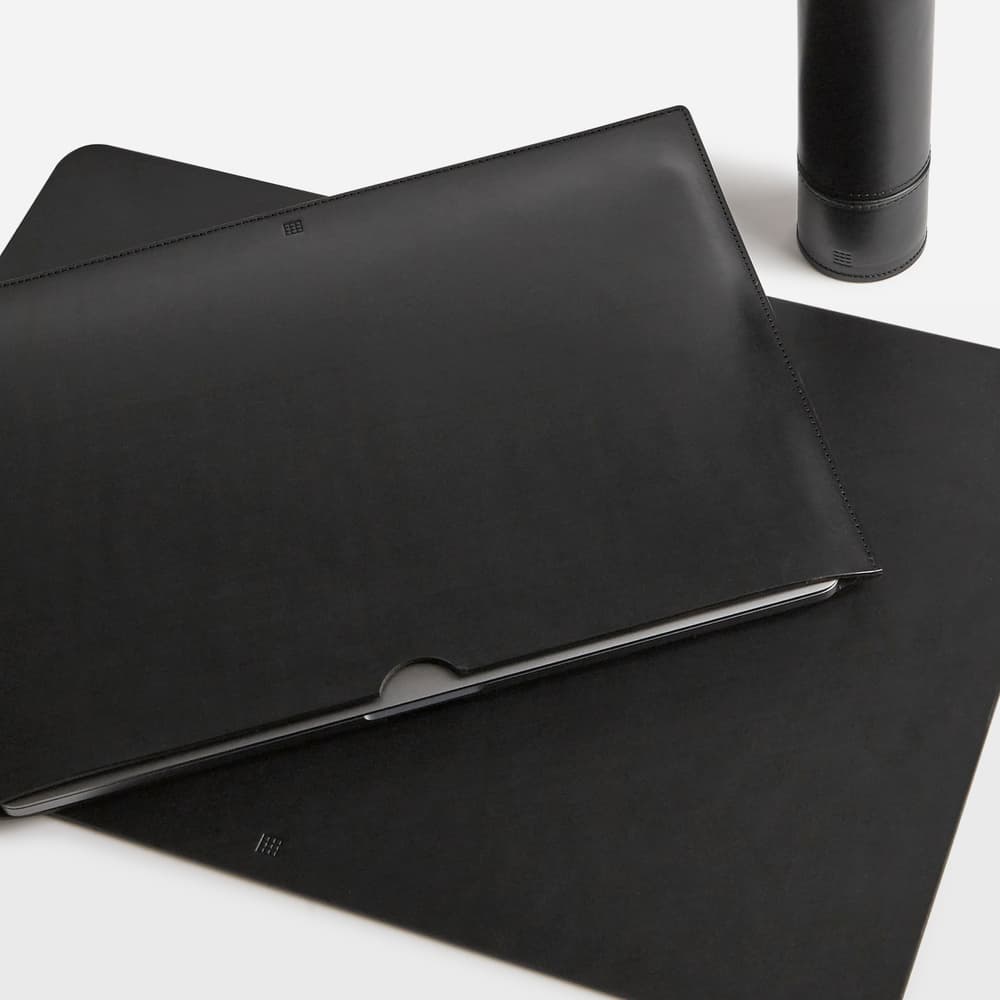 Paradise Row Desk Mat - Black - Images - Image 3