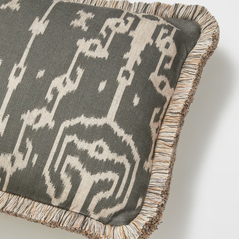 Monteria Cushion Oblong - Grey - Images - Image 3