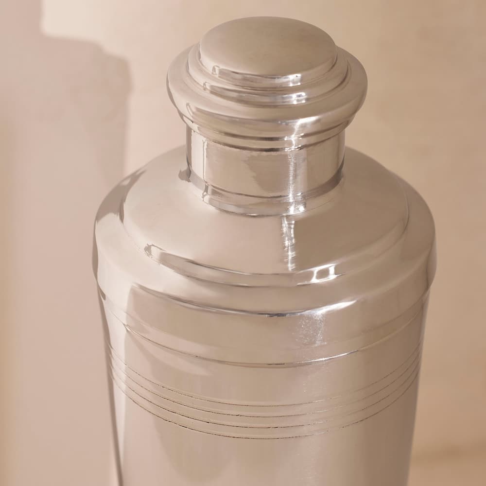 Beaumont Cocktail Shaker - Images - Image 3