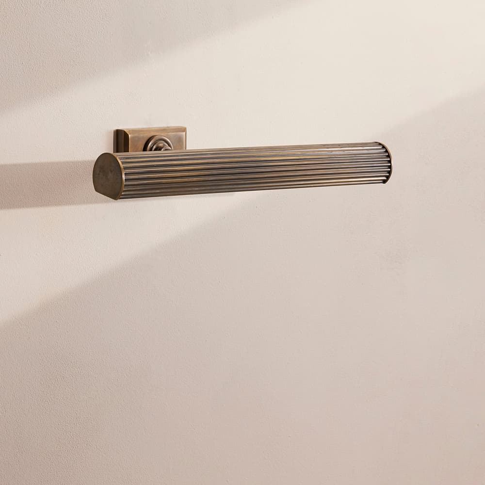 Ashby Picture Light - 18' - Images - Image 3