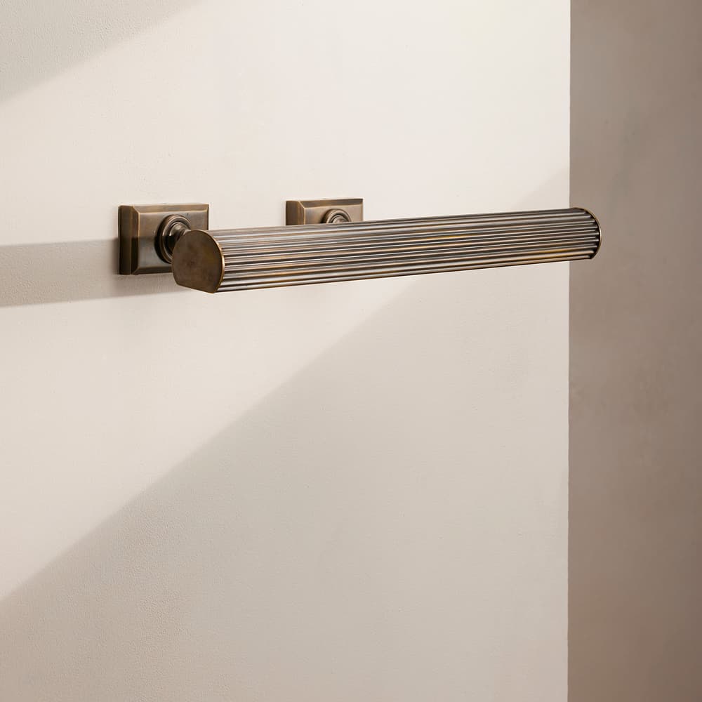 Ashby Picture Light - 24' - Images - Image 3