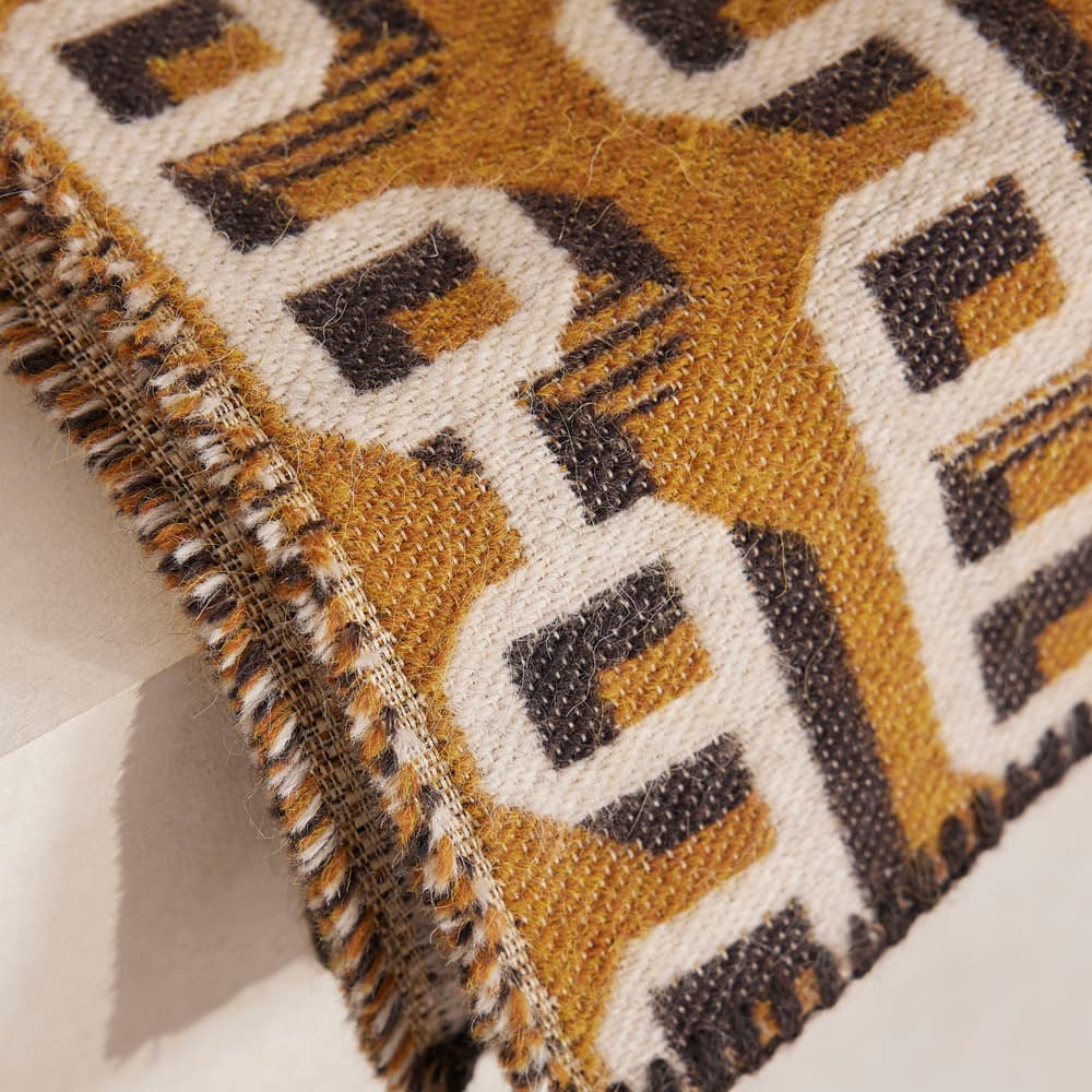 Odette Throw - Images - Image 3