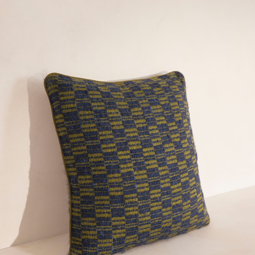 Claudius Alpaca Cushion - Images - Image 3