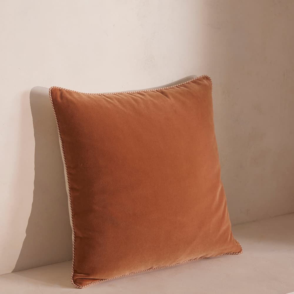 Darcy Square Cushion - Velvet - Antique Rose - Images - Image 3