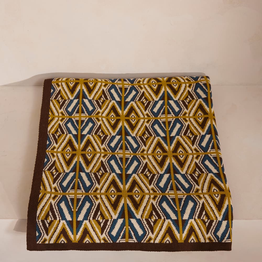 Allier Throw - Images - Image 3