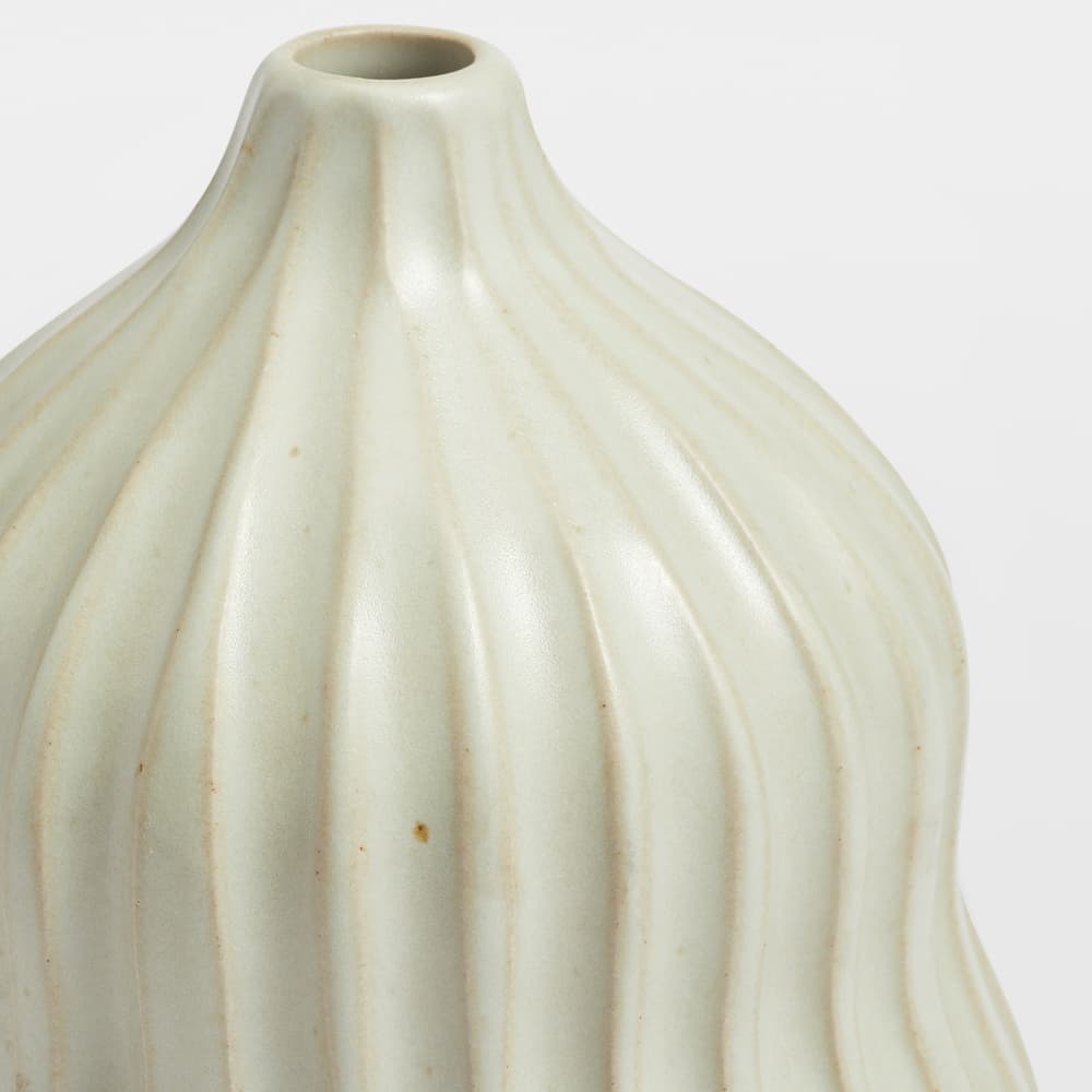Ilias Short Ribbed Vase - Images - Image 3