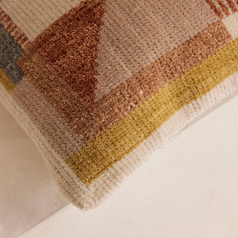 Naomi Cushion - Images - Image 3