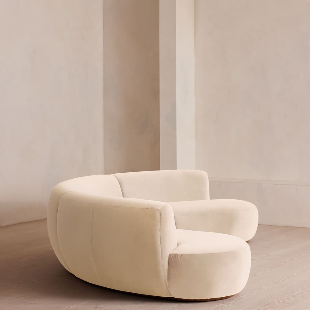 Aline Serpentine Sectional Sofa - Four Seater - Porcelain Velvet - US - Images - Image 3