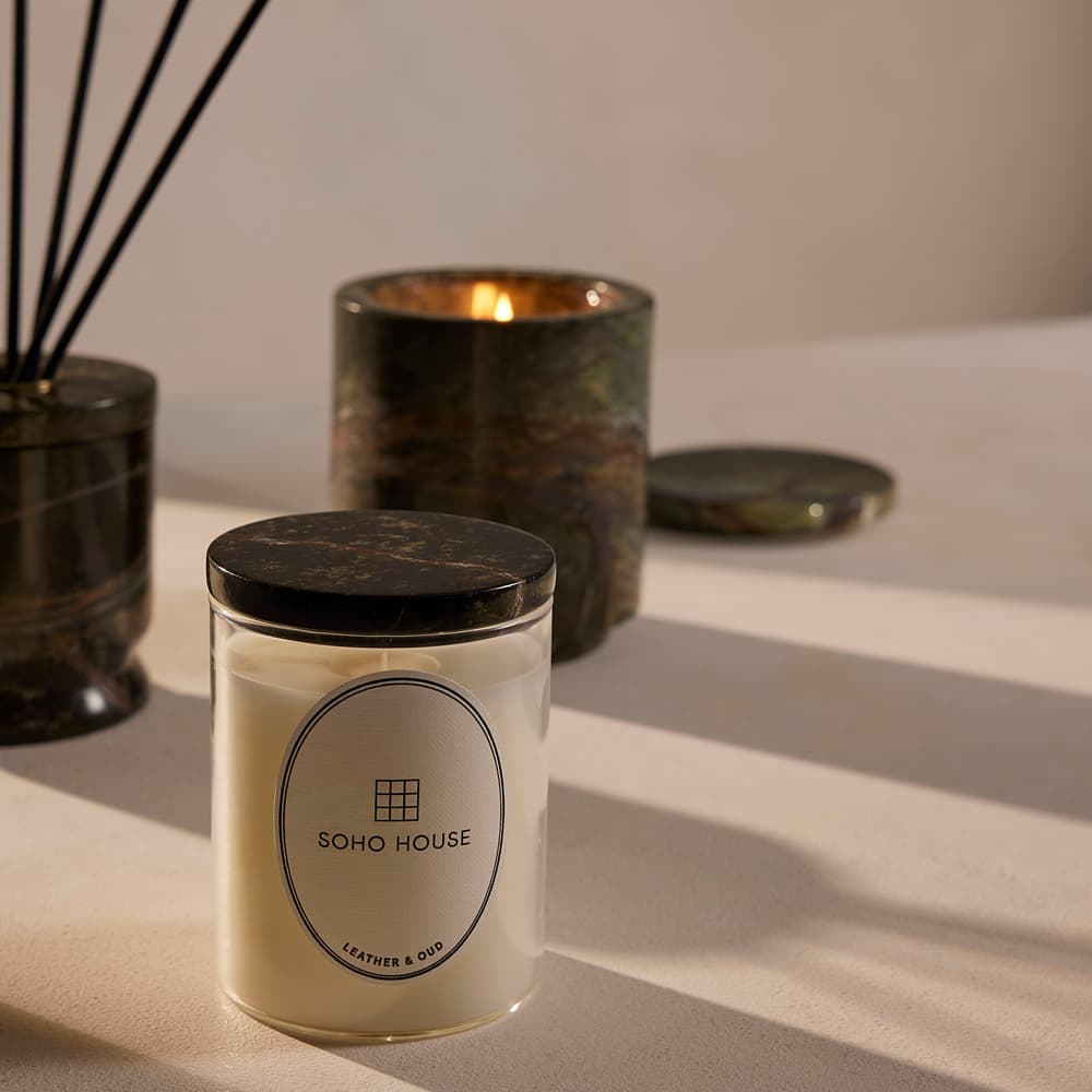 Leather & Oud Candle Set - Forest Green Marble - 250g - Images - Image 3