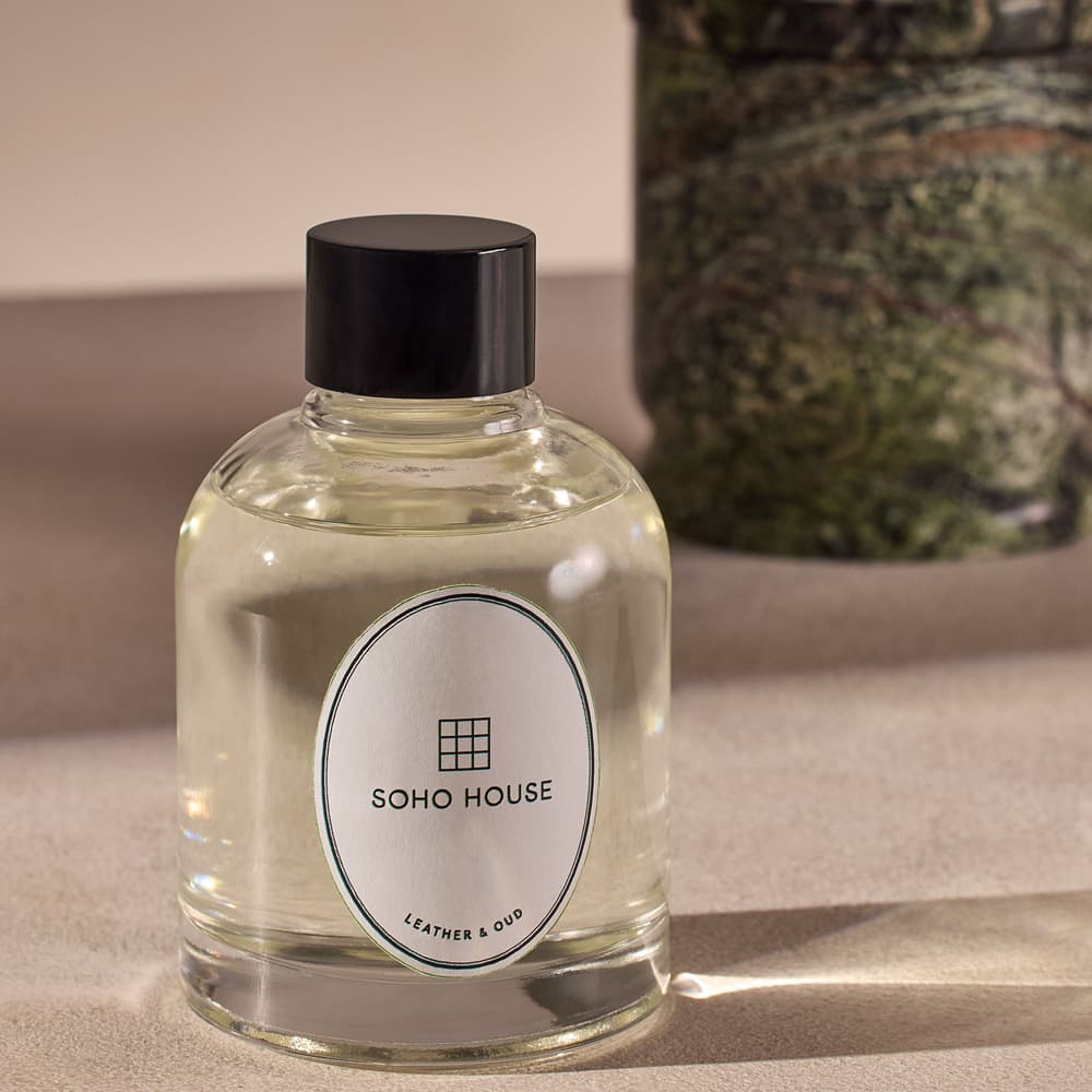 Leather & Oud Diffuser Refill - 150ml - Images - Image 3