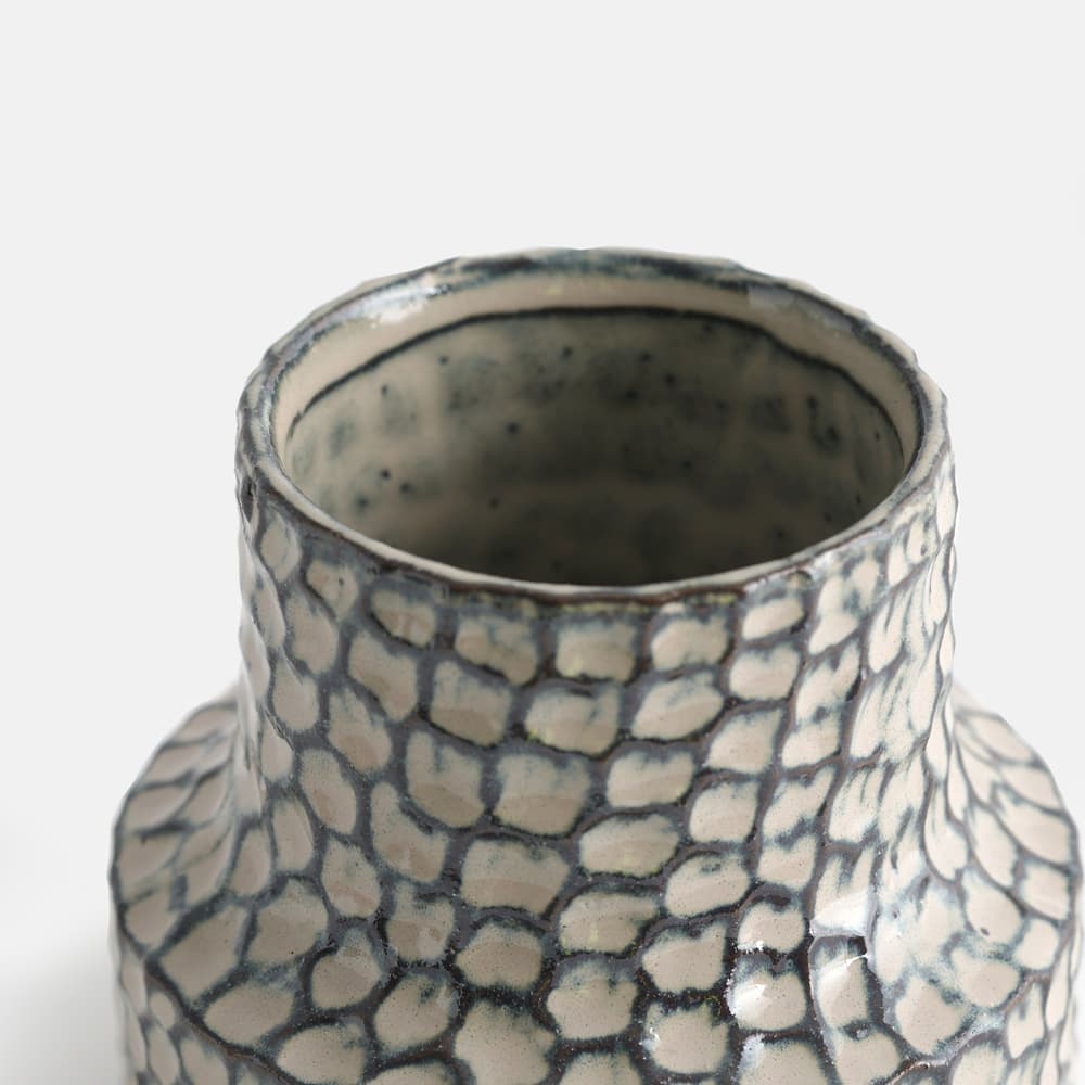 Akita Vase - Small - Images - Image 3