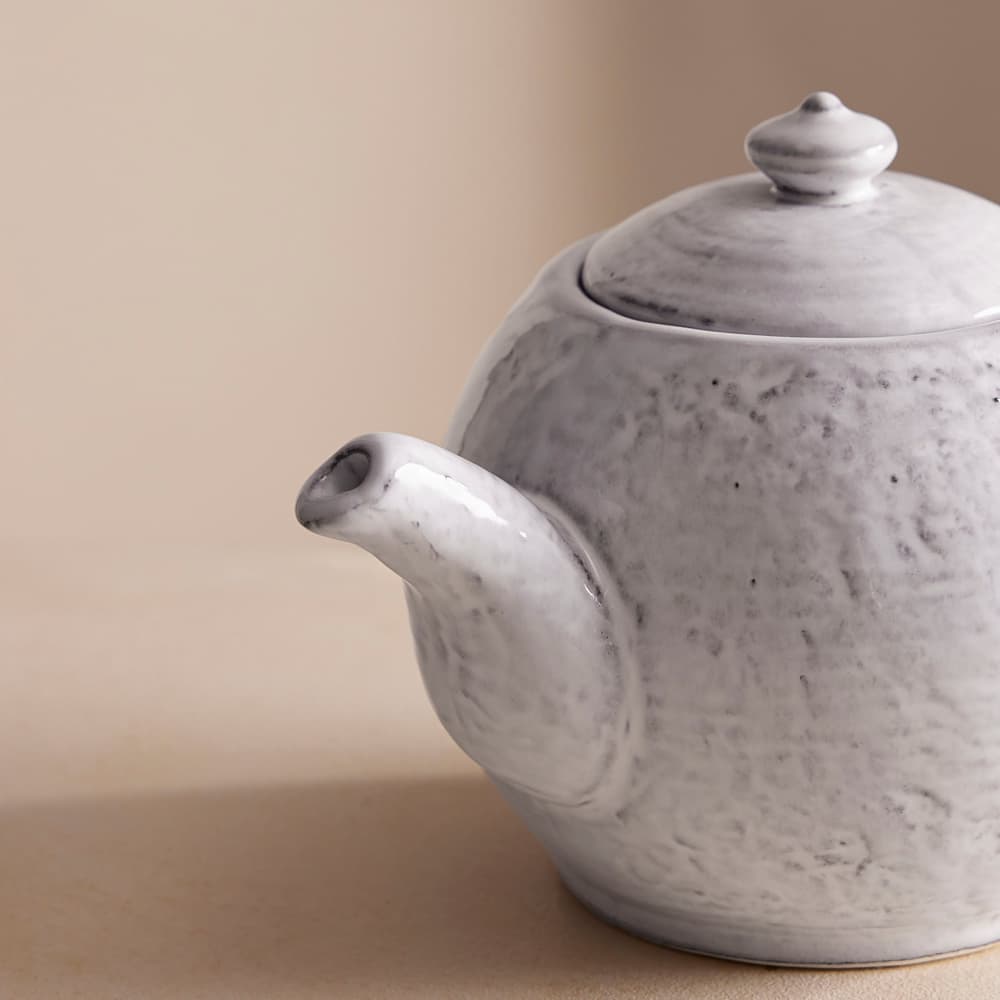 Hillcrest Teapot - White - Images - Image 3