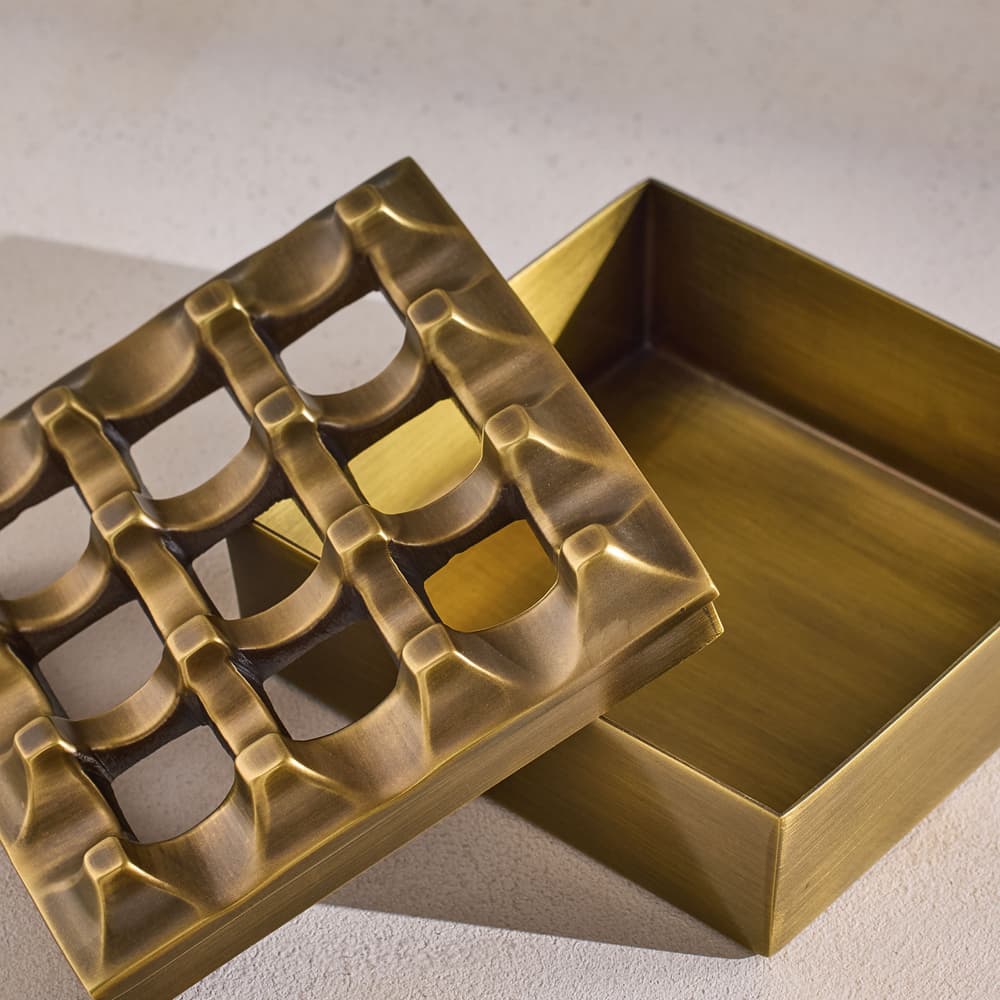 House Square Ashtray - Images - Image 3