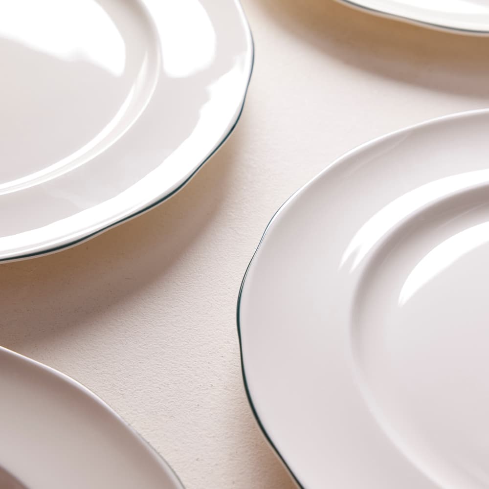 Scalloped Dinner Plate - Set of 4 - Green Rim - Images - Image 3