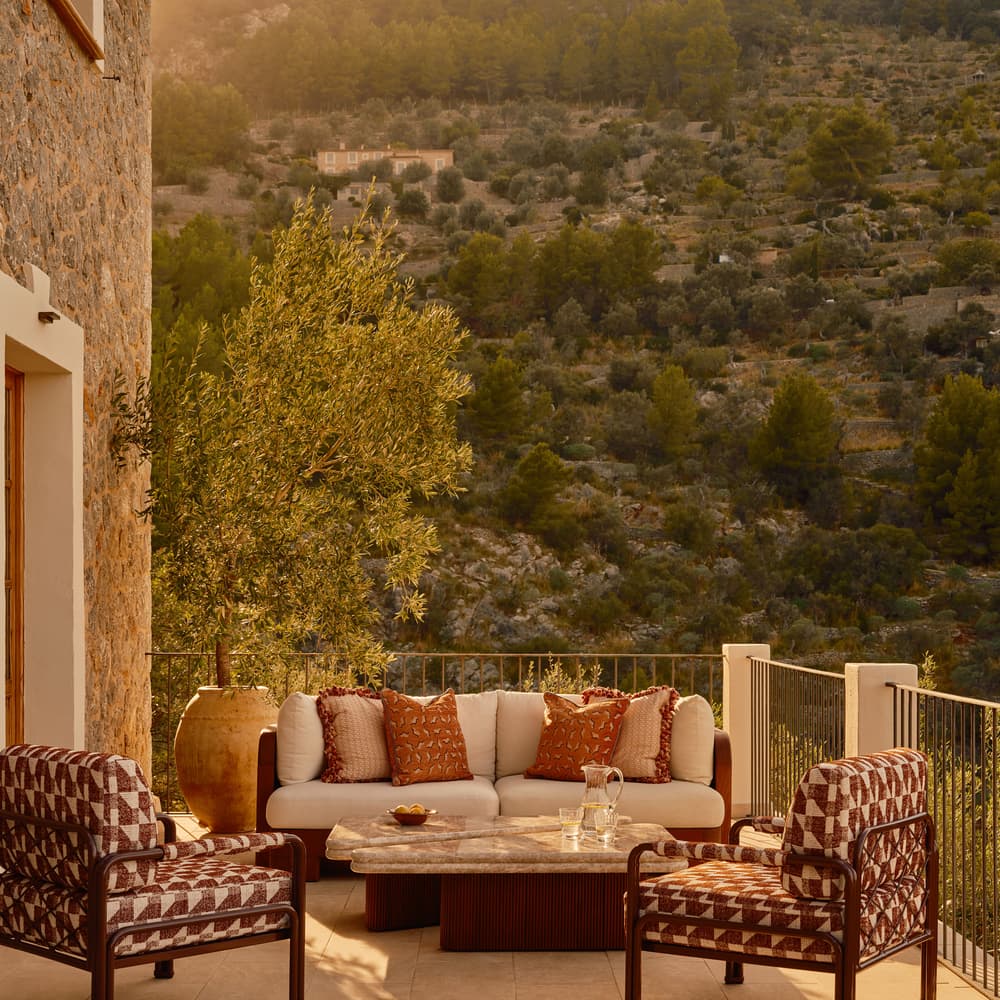 Elias Outdoor Armchair - Geometric - Maroon - US - Lifestyle - Image 3