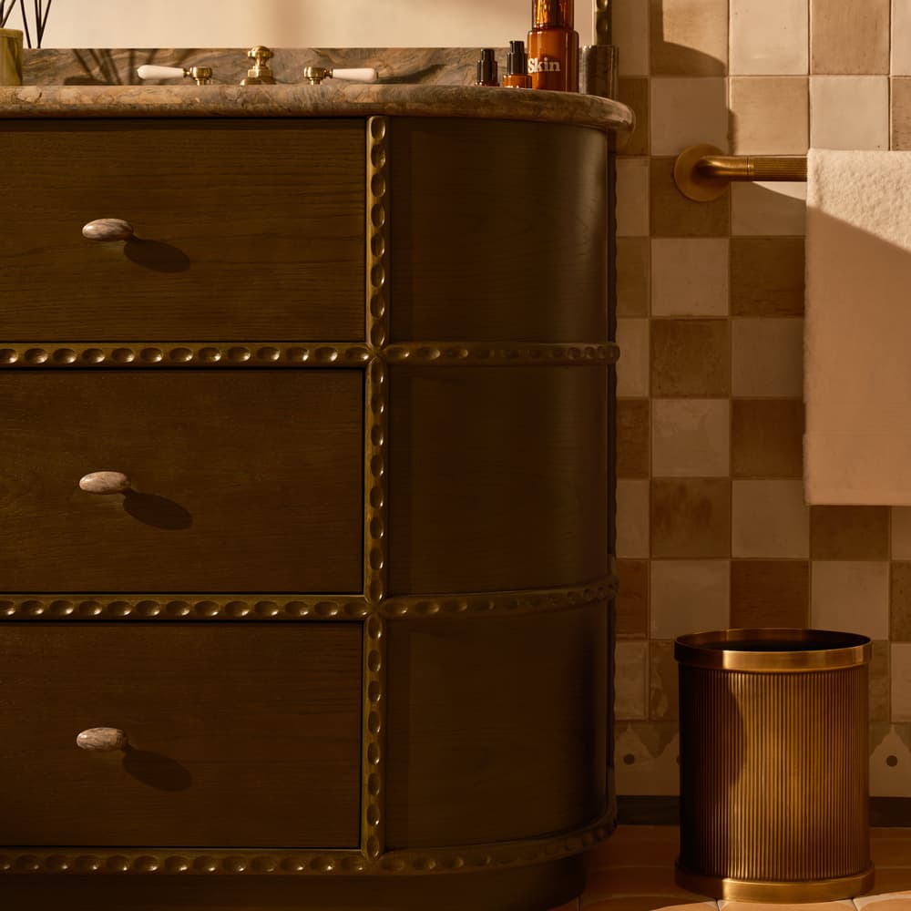 Pietro Single Vanity - Brazilian Quartzite - Lifestyle - Image 3