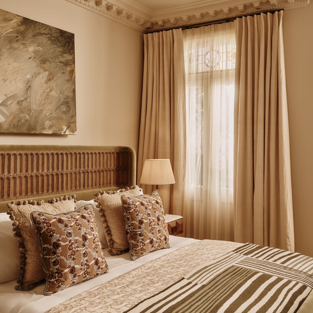 Devon Bed - Queen - Velvet - Lichen - US - Lifestyle - Image 3