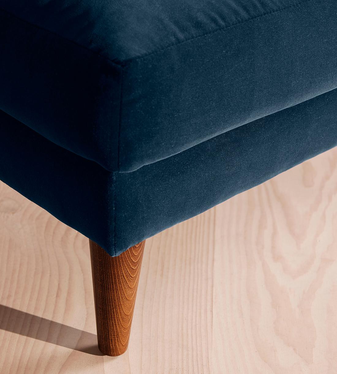 Reya Ottoman - Velvet - Royal Blue - Images - Image 3