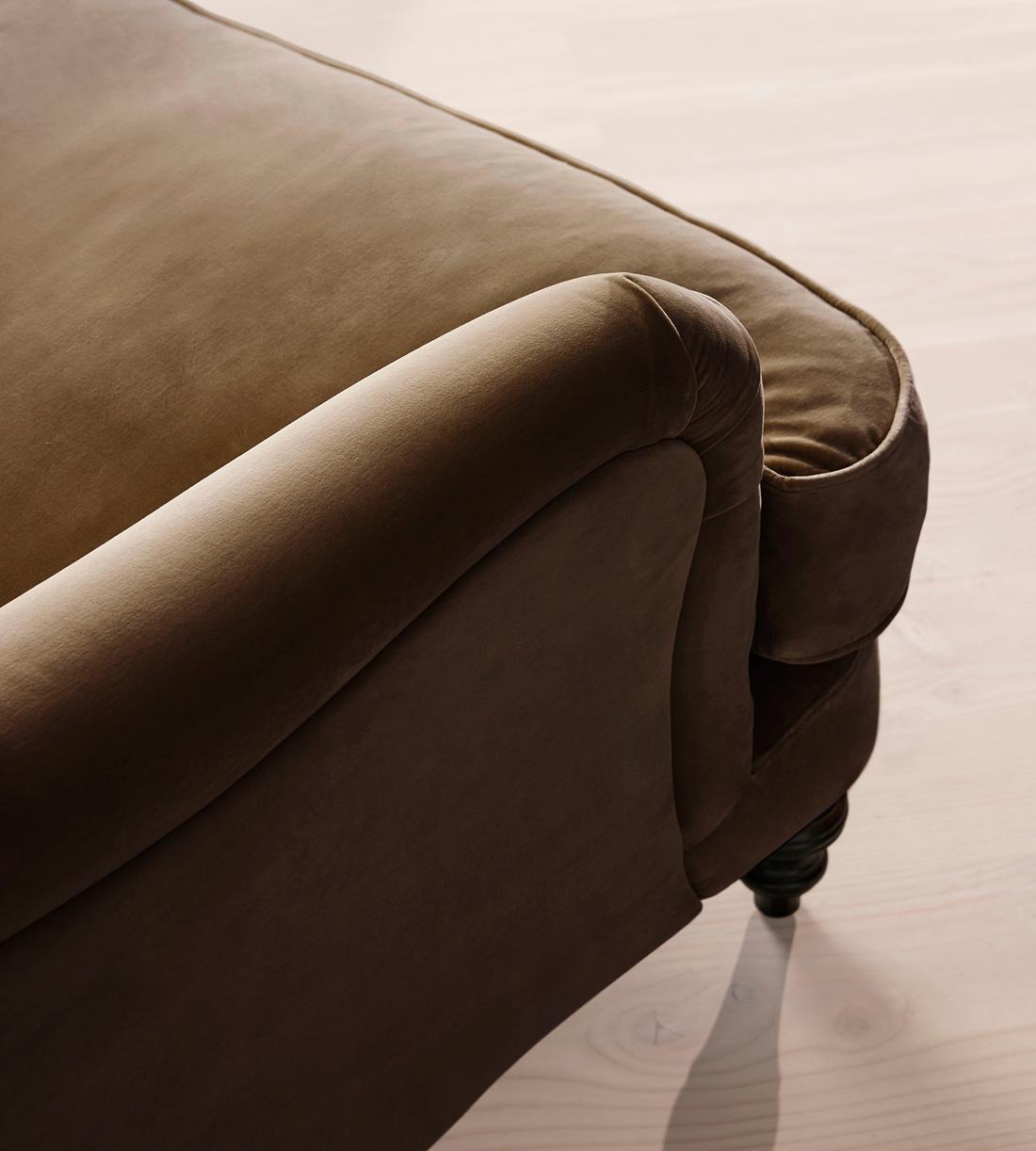 Arundel Loveseat - Velvet - Chocolate - Images - Image 6