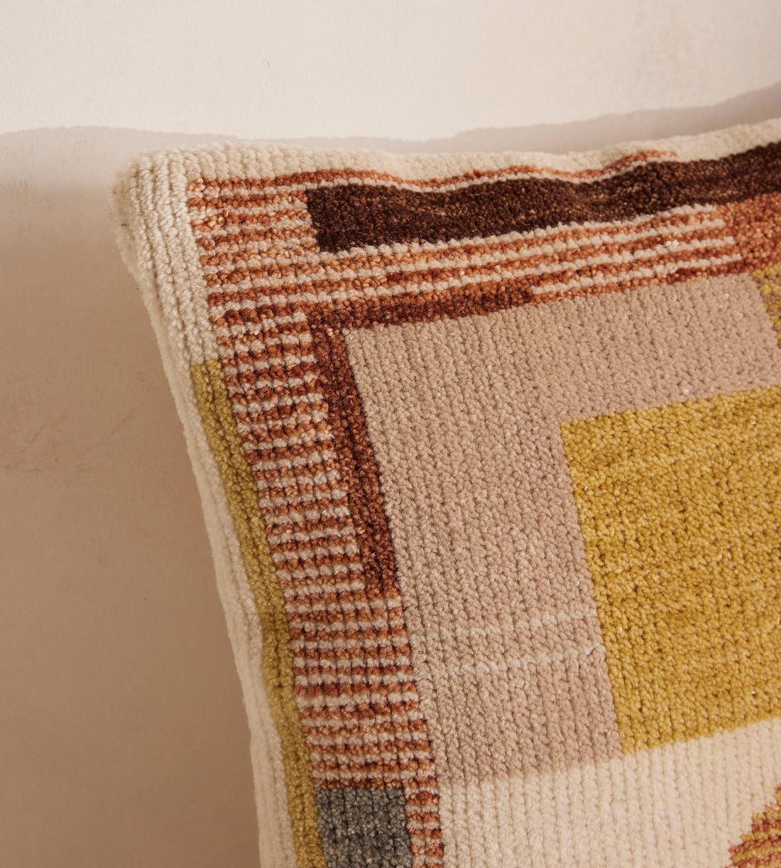 Naomi Cushion - Images - Image 5