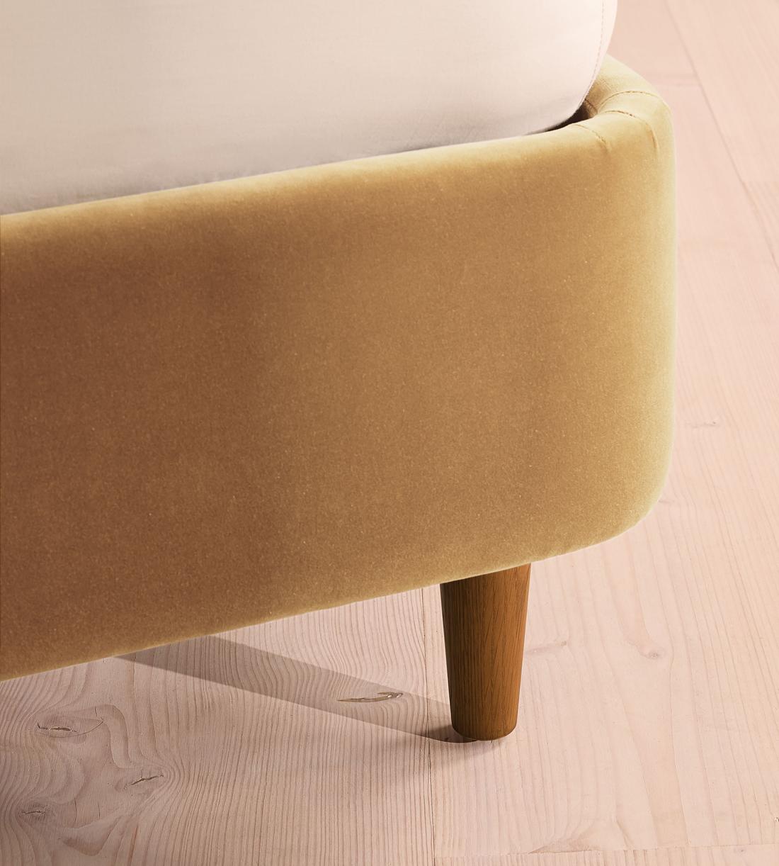 Aubrey Bed - Queen - Velvet - Camel - US - Images - Image 5