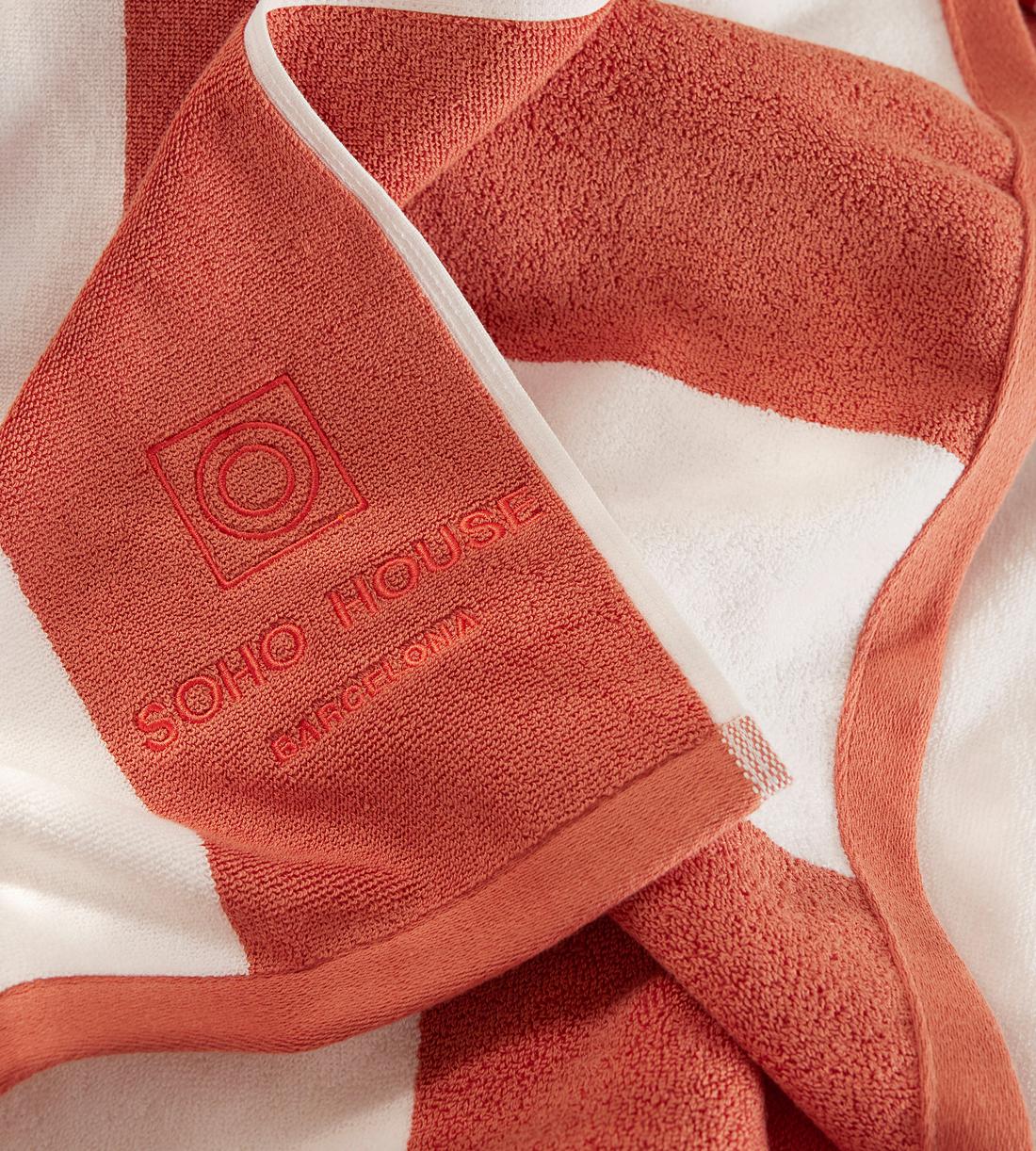 House Pool Towel - Barcelona - Listing - Image 2