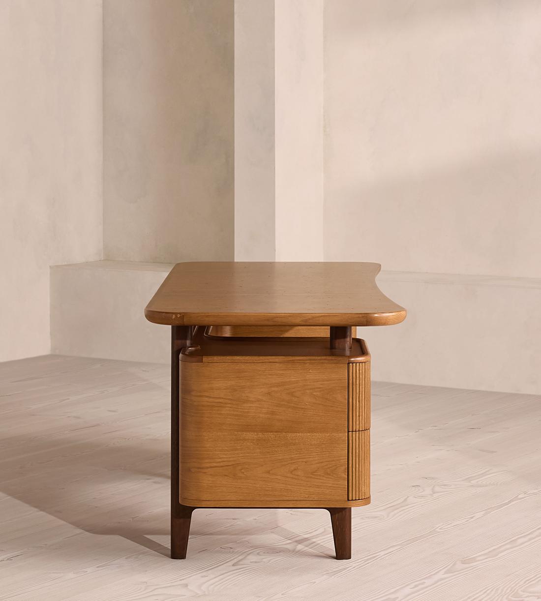 Alvis Desk - Images - Image 4
