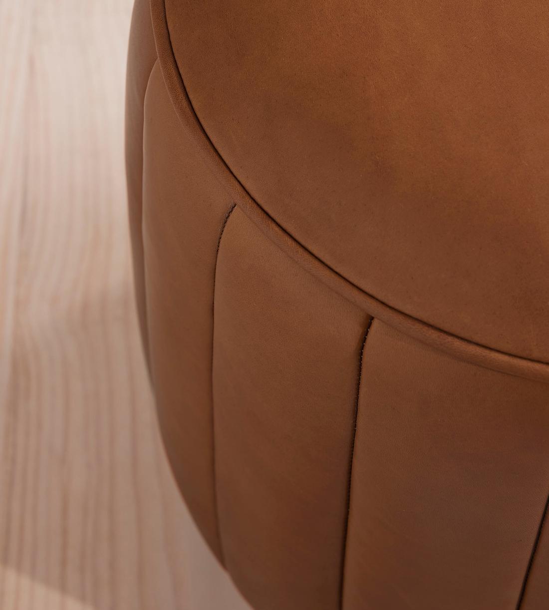 Romi Footstool - Moore & Giles Virtue Chestnut Leather - US - Images - Image 4