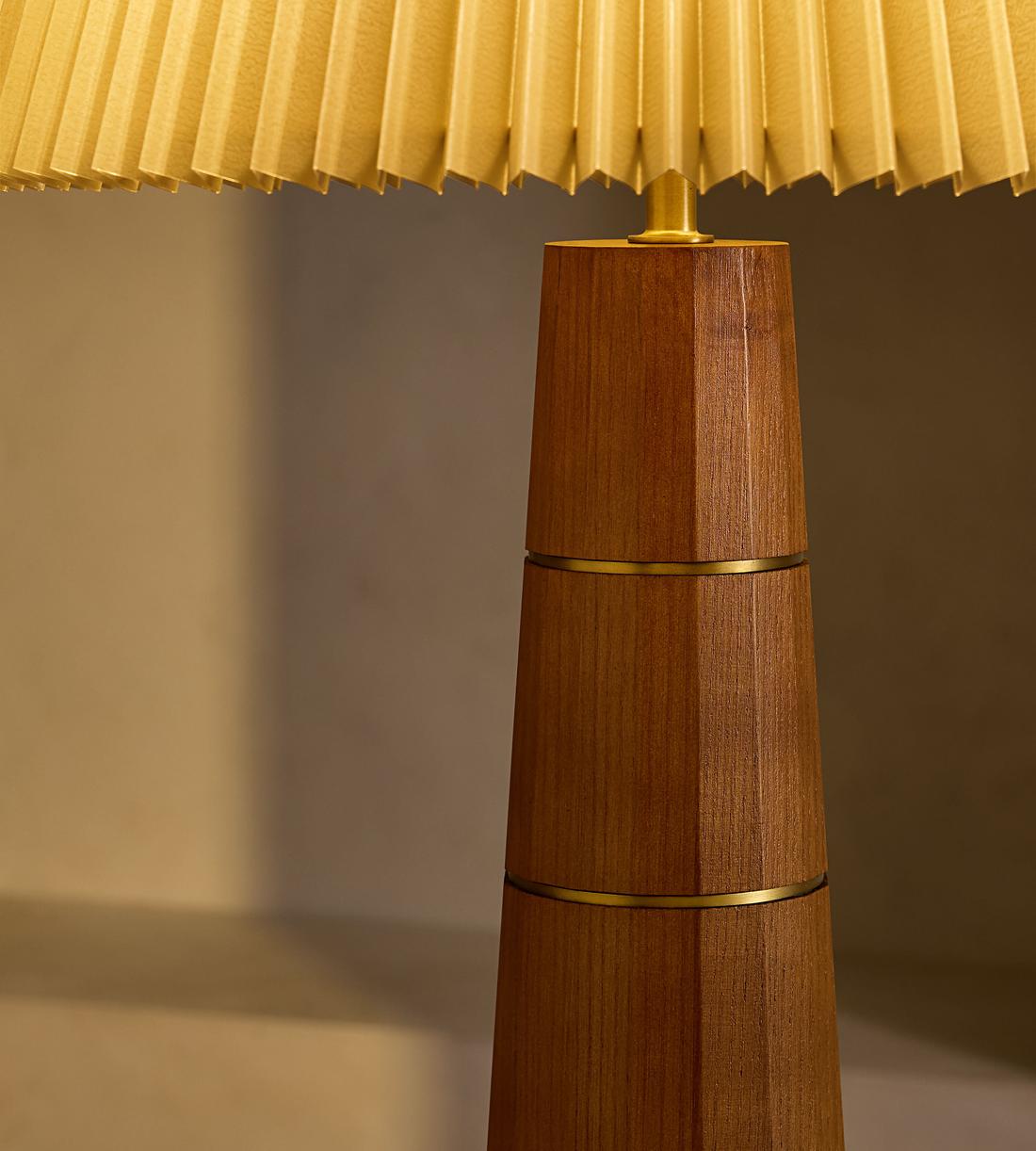 Facet Table Lamp - Images - Image 4