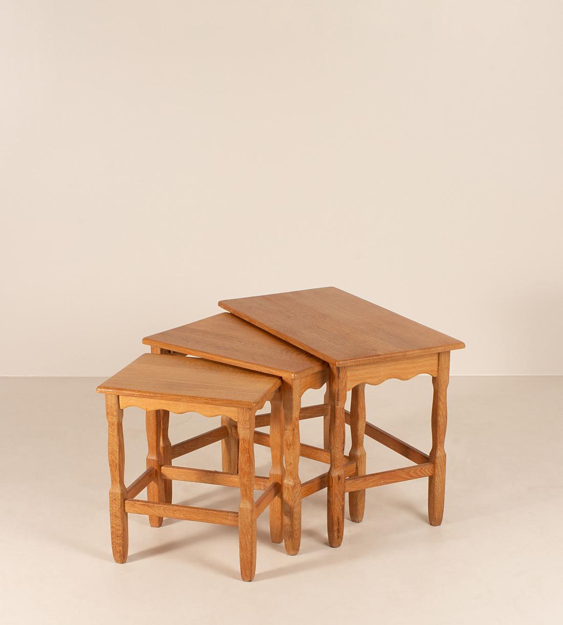 Vintage Mid Century Nesting Side Tables - Set of Three - Images - Image 3