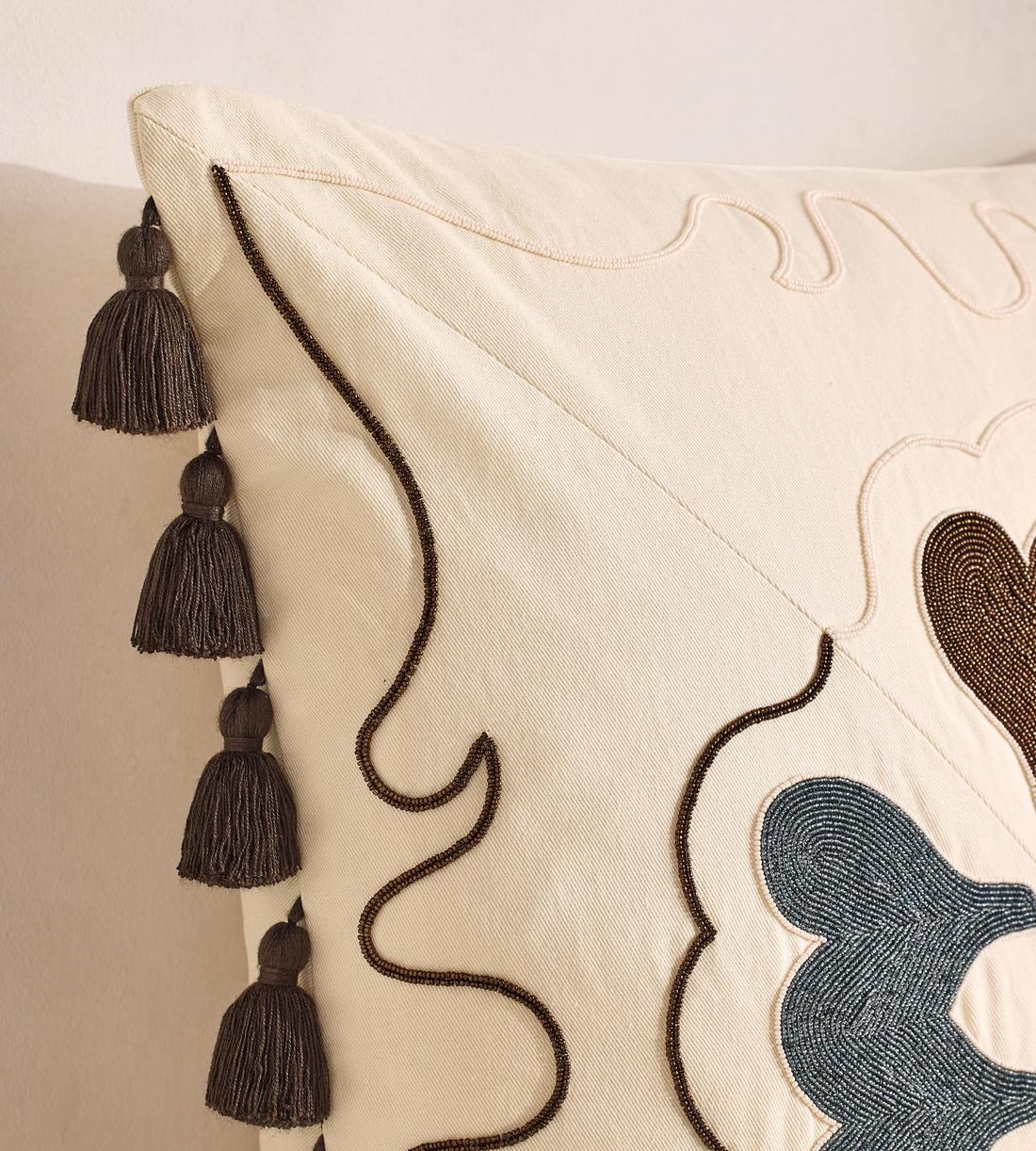 Billy Square Cushion - Images - Image 6