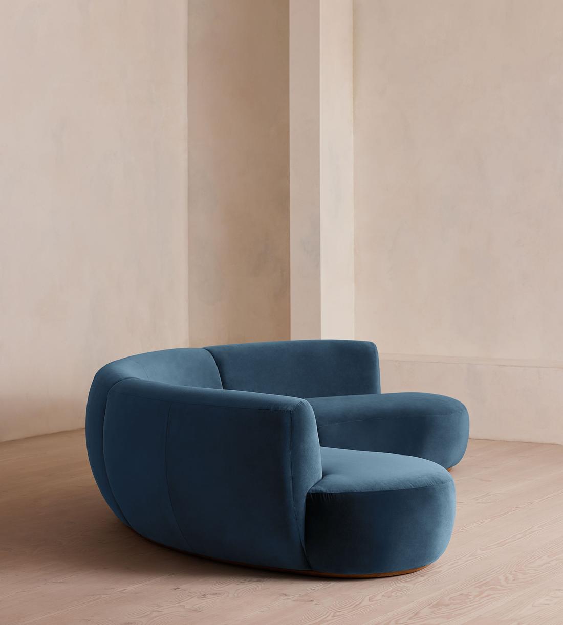Aline Serpentine Sectional Sofa - Four Seater - Royal Blue Velvet - US - Images - Image 3