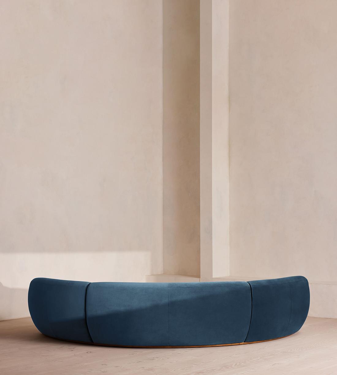 Aline Serpentine Sectional Sofa - Four Seater - Royal Blue Velvet - US - Images - Image 4