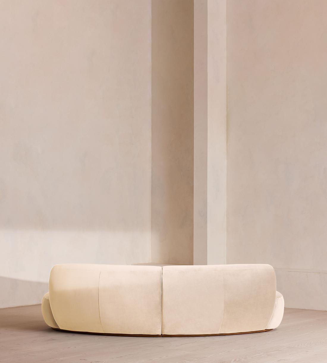 Aline Serpentine Sectional Sofa - Three Seater - Porcelain Velvet - US - Images - Image 4
