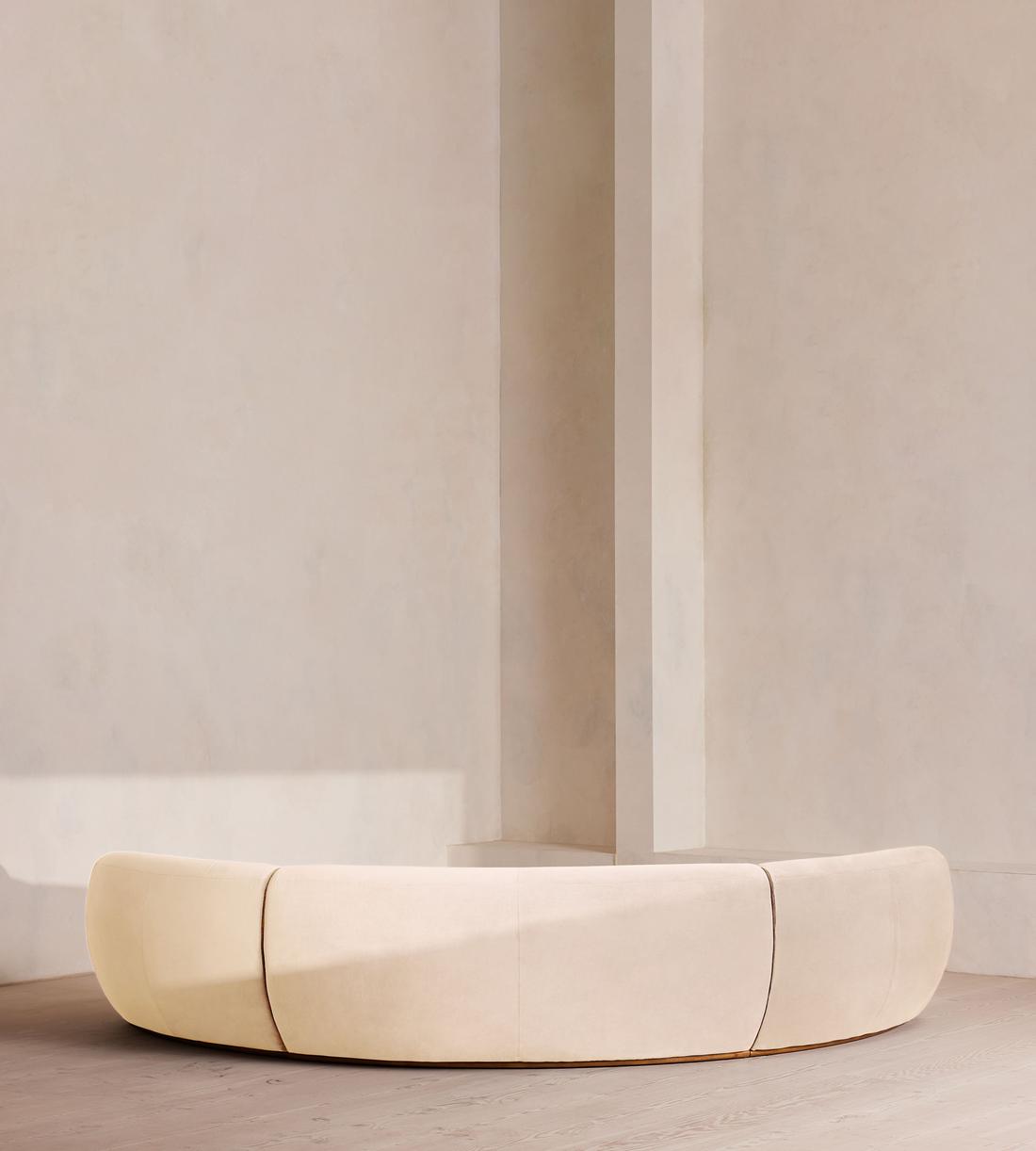 Aline Serpentine Sectional Sofa - Four Seater - Porcelain Velvet - US - Images - Image 4