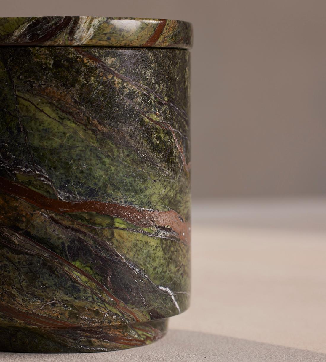 Leather & Oud Candle Set - Forest Green Marble - 250g - Images - Image 4