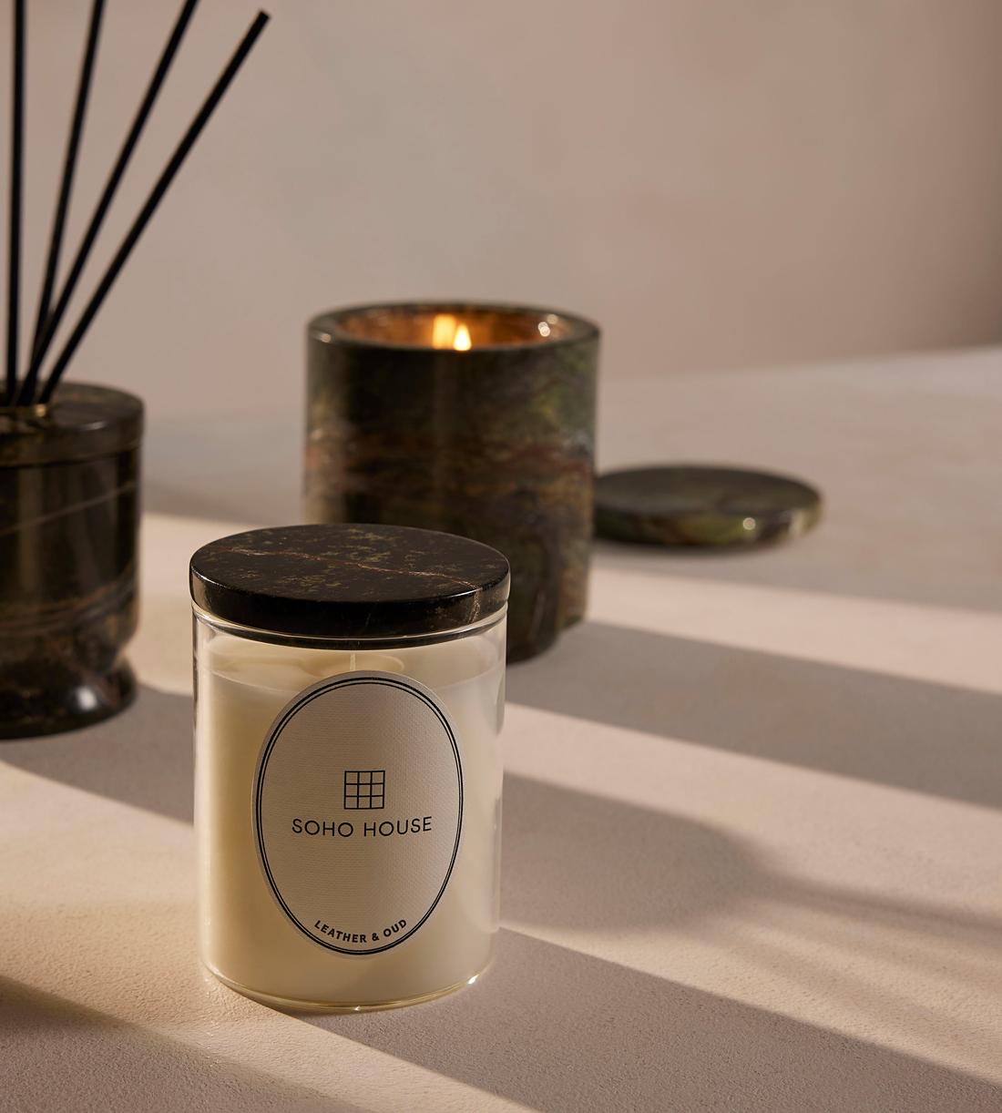 Leather & Oud Candle Set - Forest Green Marble - 250g - Images - Image 5