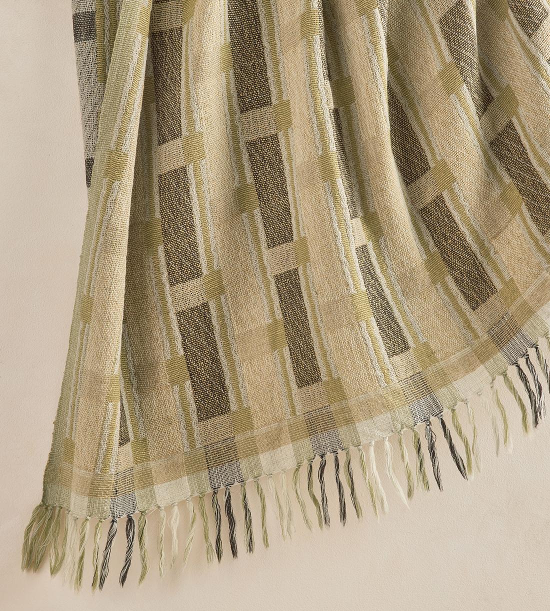 Bordain Throw - Images - Image 5