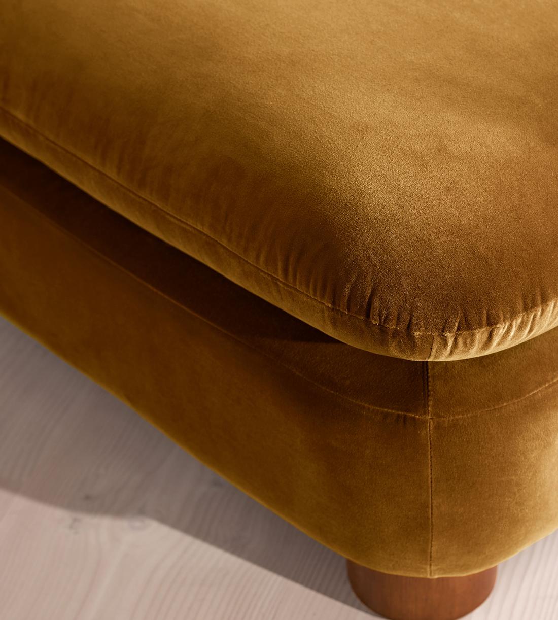 Vivienne Ottoman - Velvet Mustard - Images - Image 3