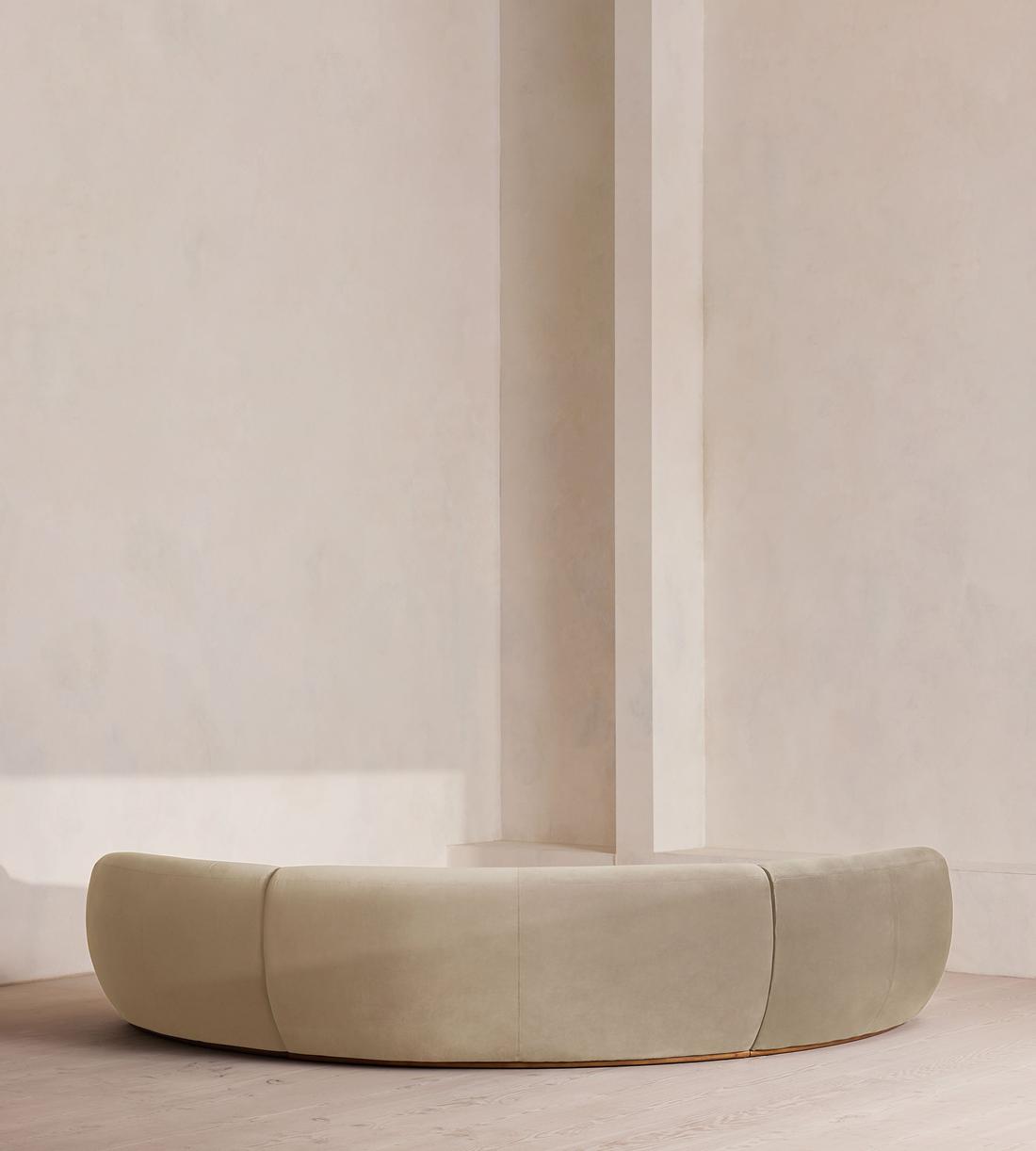 Aline Serpentine Sectional Sofa - Four Seater - Velvet - Oyster - US - Images - Image 4