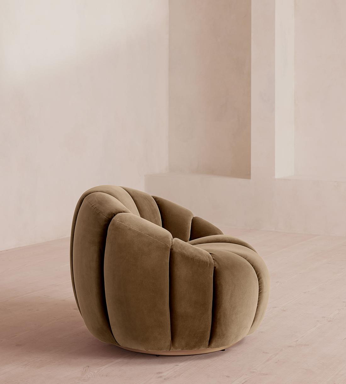 Garret Chair - Velvet - Truffle - US - Images - Image 3