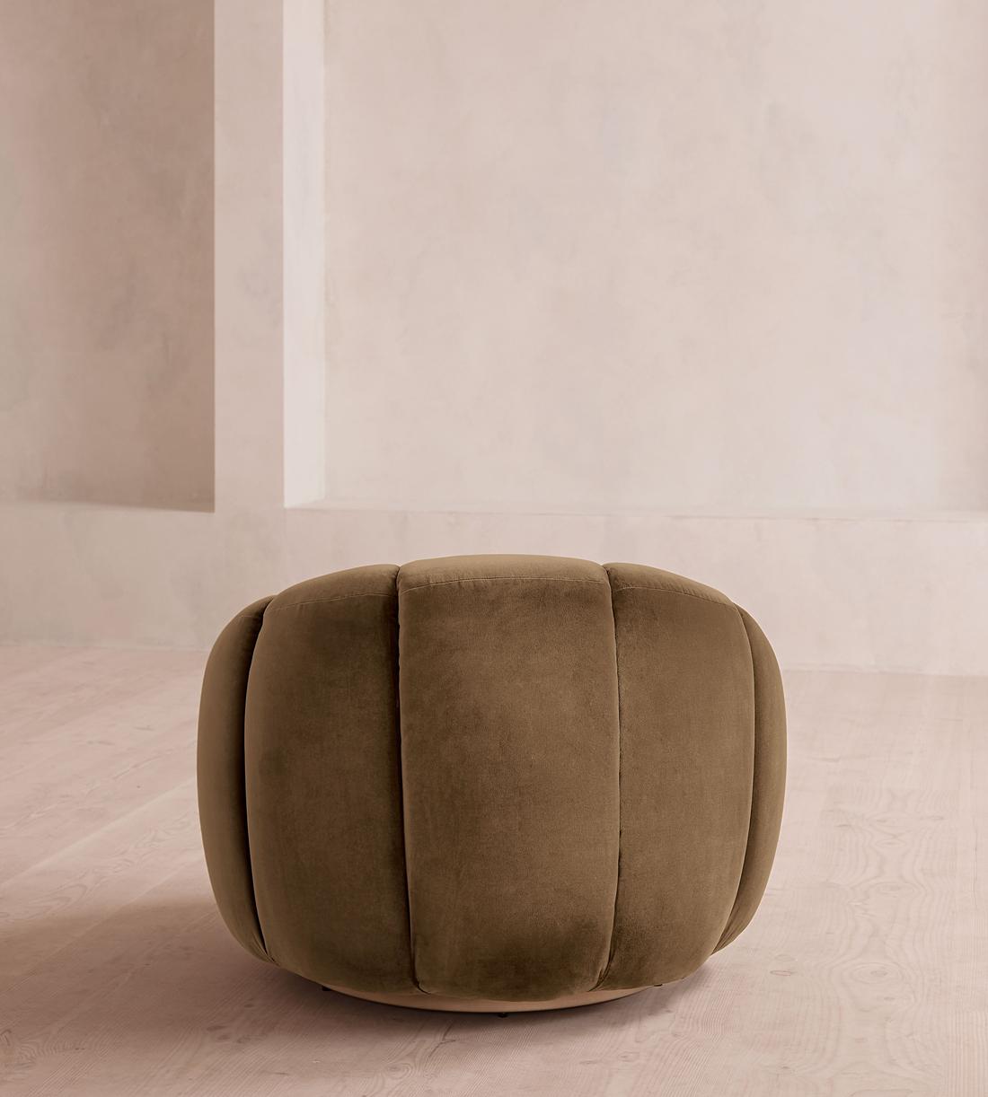 Garret Chair - Velvet - Truffle - US - Images - Image 4