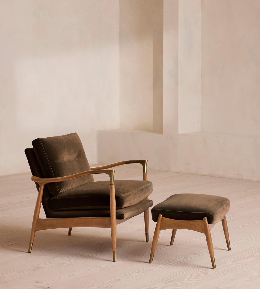 Theodore Oak Armchair - Velvet - Chocolate Brown - Images - Image 4