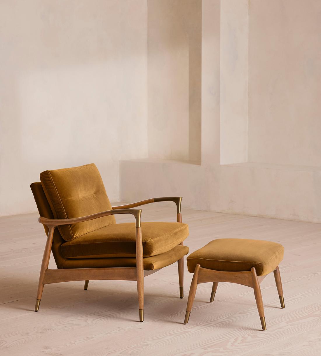 Theodore Oak Footstool - Velvet - Mustard - Images - Image 4