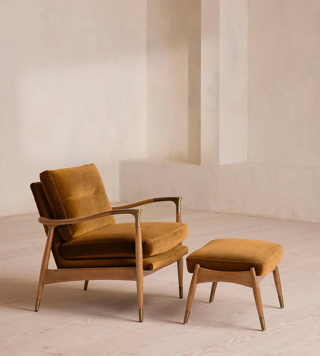 Theodore Oak Armchair - Velvet - Mustard - US - Images - Image 4
