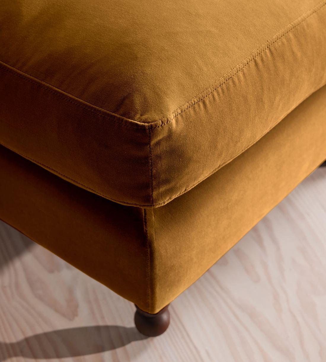 Audrey Rectangle Ottoman - Velvet - Mustard - Images - Image 4