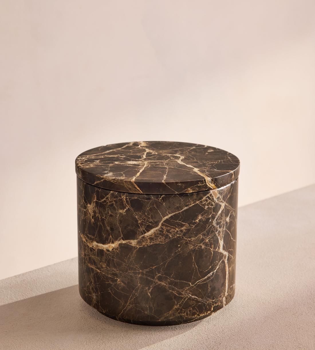 Leather & Oud Candle - Dark Emperador Marble - 660g - Member Exclusive - Listing - Image 3