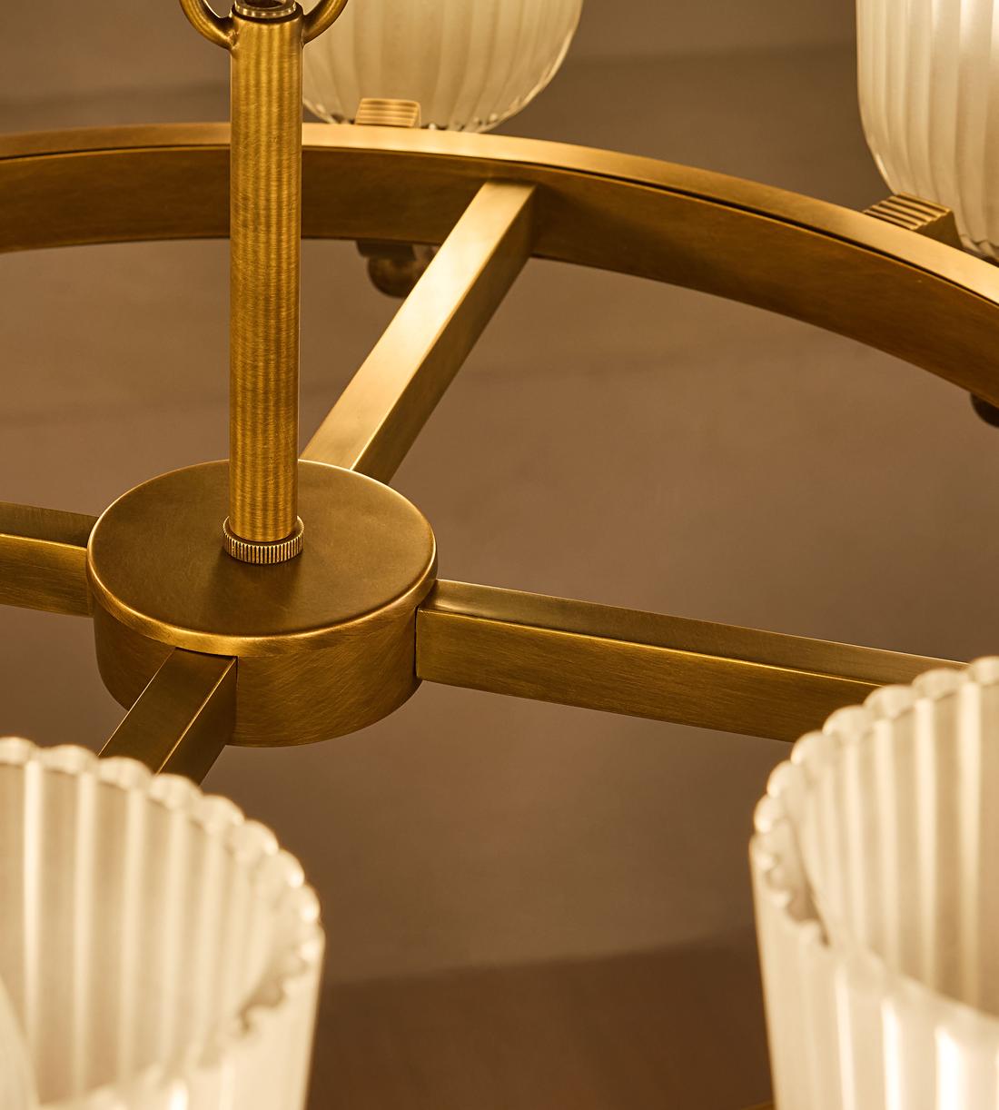 Colette Chandelier - UK - Images - Image 5
