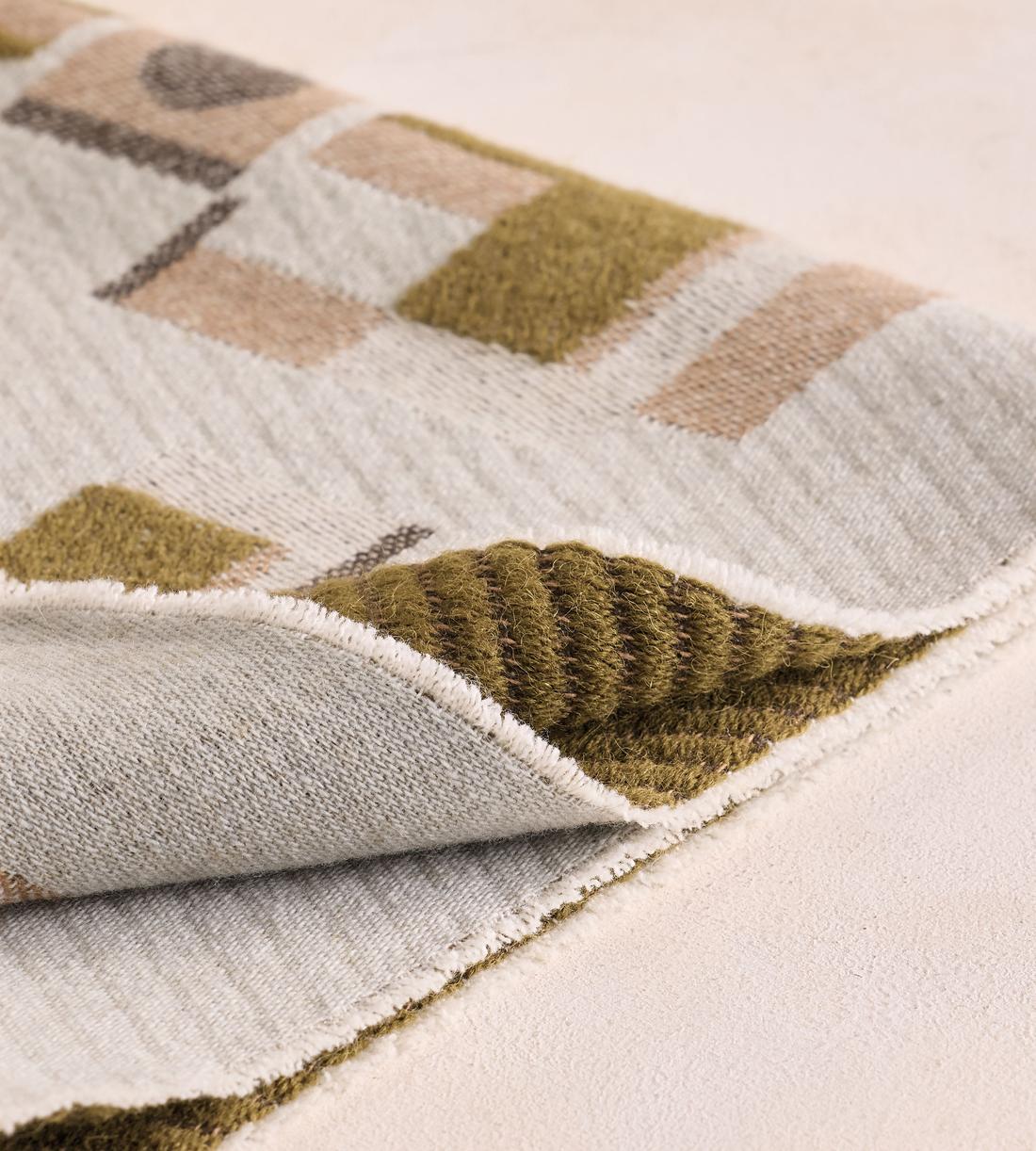 Benton Throw - Images - Image 6